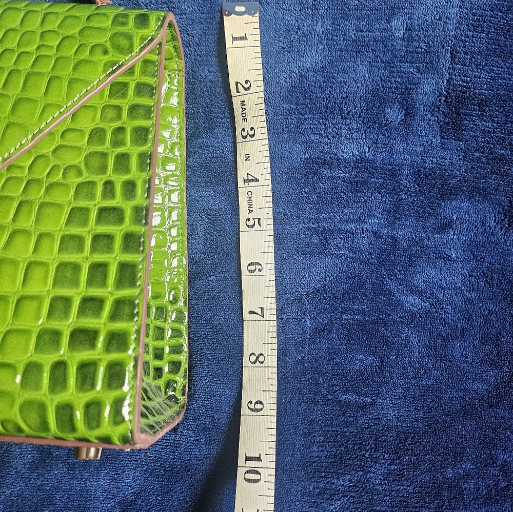 Green Patent Handbag - Picture 6 of 7